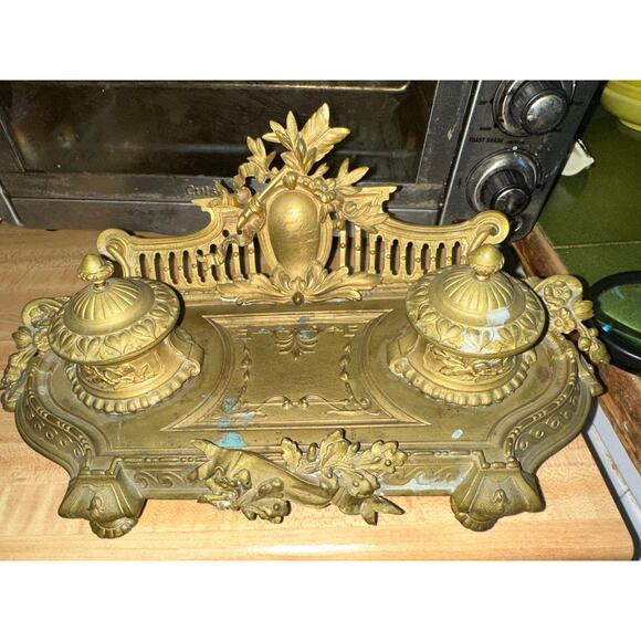 ANTIQUE 19TH CENTURY FRENCH BRASS DOUBLE INKWELL WITH GERMAN INSCRIPTION - Picture 10 of 11